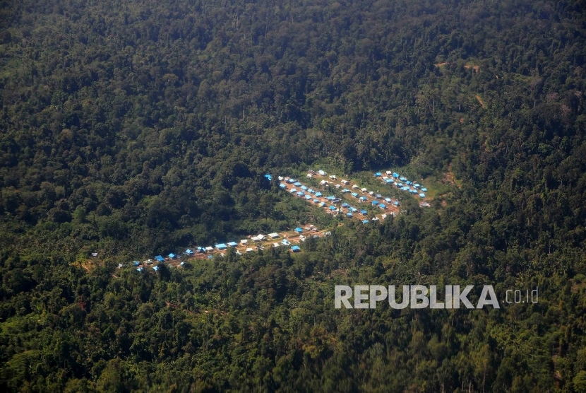 Pantauan udara menggunakan Pesawat Pengintai TNI AU Boeing 737-200 di Kepulauan Mentawai, Sumatera Barat, Kamis (3/3).