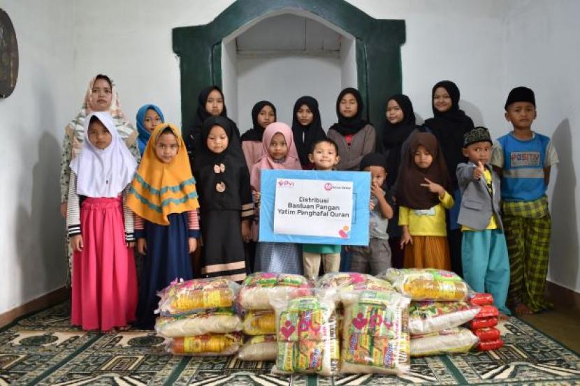 Panti Yatim Indonesia (PYI) kembali menyalurkan paket sembako kepada yatim penghafal Alquran yang berada di Kampung Gorowek, Desa Mekarlaksana, kecamatan Cikancung, Kabupaten Bandung.