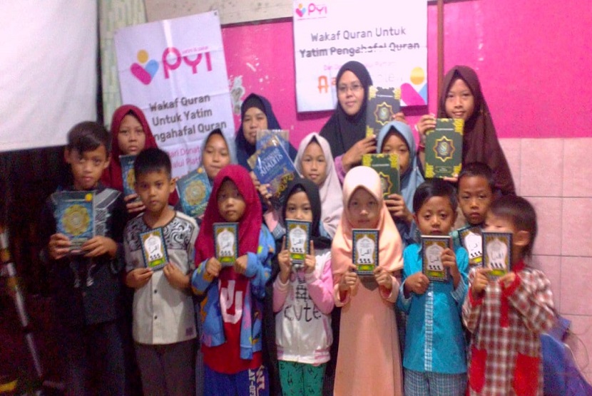 Panti Yatim Indonesia (PYI) mendistribusikan bantuan Alquran untuk yatim penghafal quran. Bantuan tersebut didistribusikan di Kelurahan Durian Depun Kecamatan Merigi Kabupaten Kepahiang, Bengkulu Provinsi Bengkulu, rabu (24/2). 