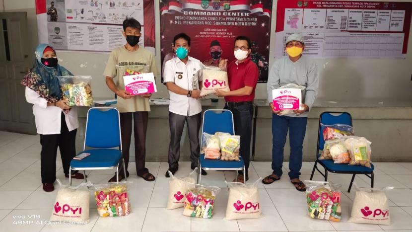 Panti Yatim Indonesia (PYI) terus menebarkan manfaat bagi mereka yang menjalani isoman, kegiatan dilakukan di Cangkuang Kulon Kabupaten Bandung, Rabu (4/8).
