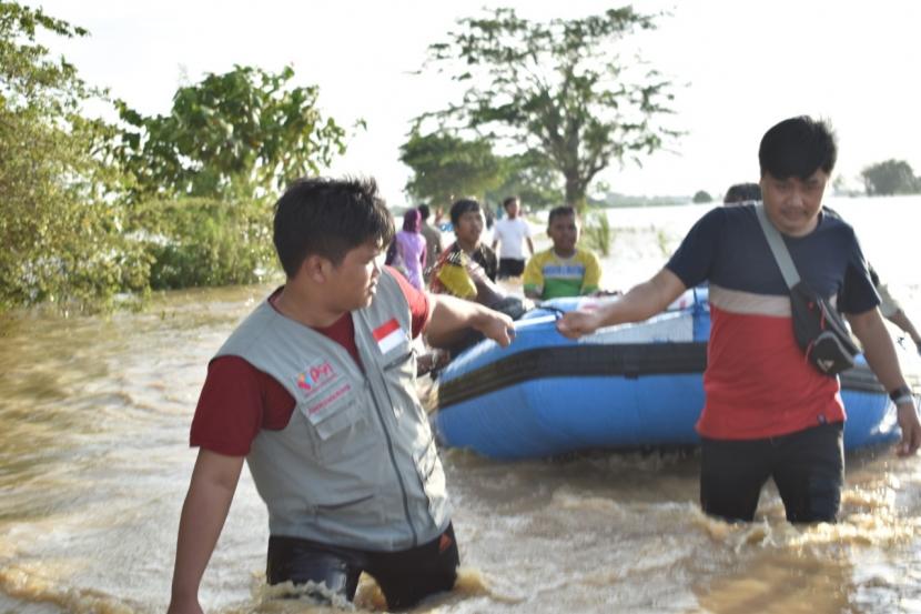 Panti Yatim Salurkan Bantuan Untuk Korban Banjir Karawang
