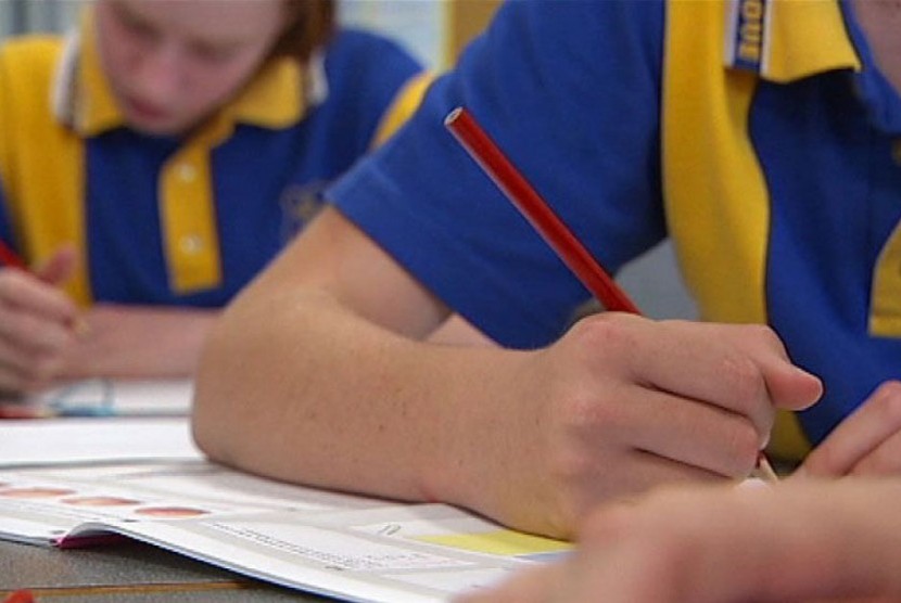  Para ahli menyerukan tindakan segera untuk mengatasi menurunnya performa murid sekolah di Australia. 