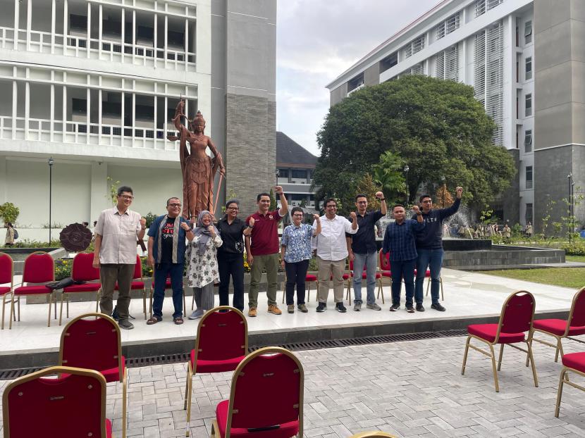 Sejumlah akademisi mendirikan Constitutional and Administrative Law Society (CALS) di Fakultas Hukum Universitas Gadjah Mada, Jumat (2/8/2024).