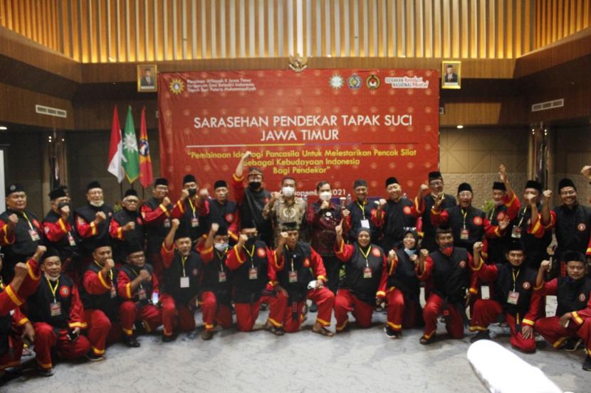 Para  anggota Tapak Suci Muhammadiyah mengatakan saresehan di Malang, Ahad (7/11).