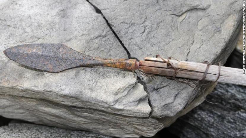 Para arkeolog telah menemukan artefak kuno dari lapisan es yang mencair di Norwegia.