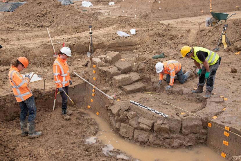 Para arkeolog telah menemukan tempat perlindungan Romawi kuno yang relatif utuh di provinsi Gelderland timur tengah Belanda.