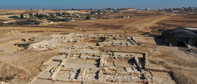 Para arkeolog yang bekerja di gurun Negev selatan Israel menemukan sebuah rumah besar mewah berusia 1.200 tahun, (23/8/2022). Vila Islami Mewah Berusia 1.200 Tahun Ditemukan di Gurun Negev