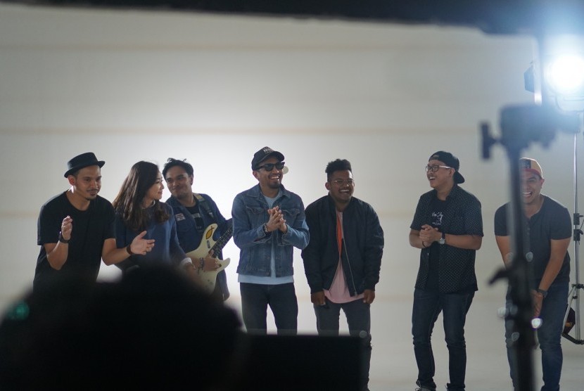 Para artis muda yang bekerja sama dengan Gojek untuk kesadaran menggunakan hak pilih.