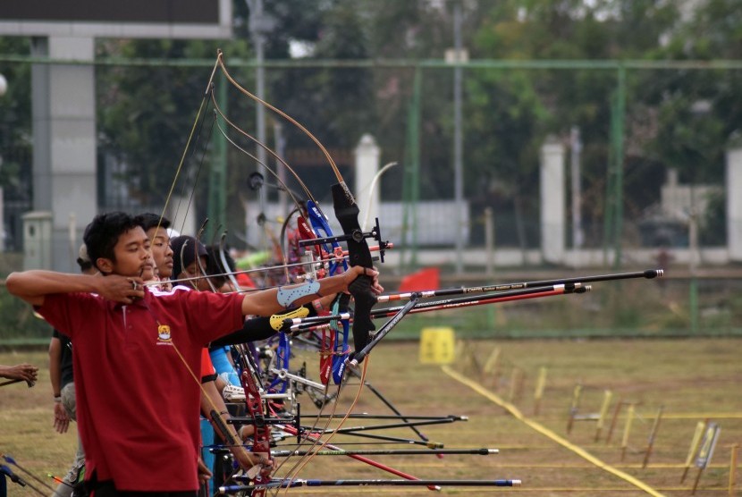 Ilustrasi para atlet panahan berlaga pada Pekan Olahraga Pelajar Daerah (Popda). Kalimantan Selatan (Kalsel) menunda pelaksanaan Popda 2020.