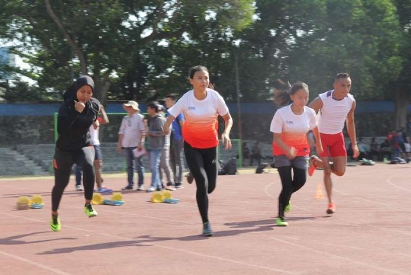 Para atlet para atletik Indonesia berlatih jelang berlaga di Asian Para GAmes 2018.