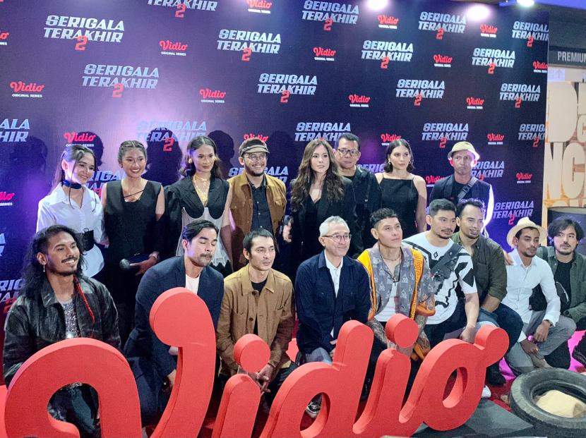 Para pemain dan kru serial Serigala Terakhir 2 dalam Gala Premiere yang digelar di CGV Grand Indonesia, Jakarta, Selasa (16/8/2022).