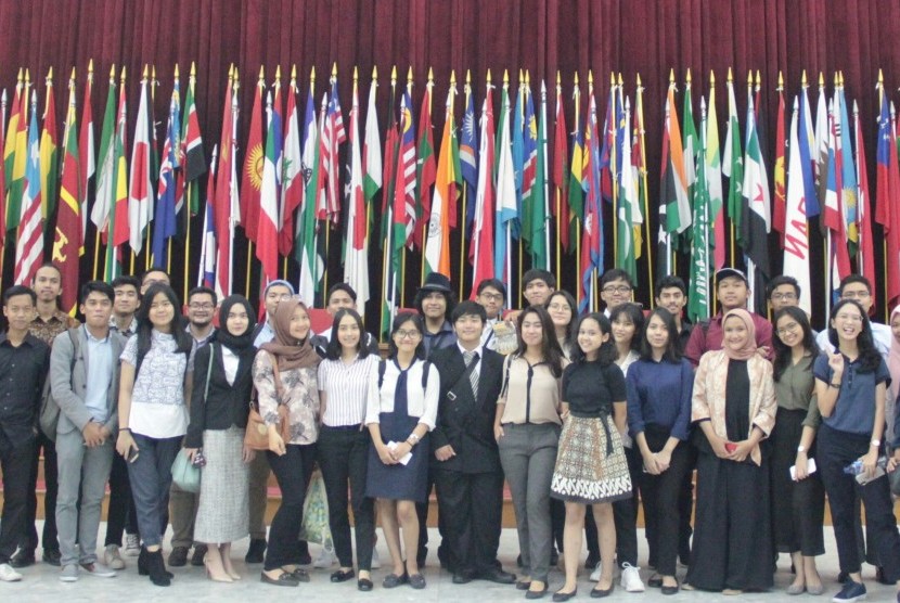 Para delegasi pelajar SMA/sederajat dan perguruan tinggi dari dalam dan luar negeri mengikuti ajang Padjadjaran Model United Nations (PadMUN) 2019 di Bandung, 7-10 April 2019.