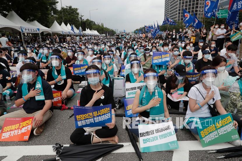 Para dokter melakukan aksi unjuk rasa di Seoul, Korea Selatan (ilustrasi). Para dokter di Seoul, Korea Selatan, akan melakukan mogok besar-besaran pada 17 Juni 2024.