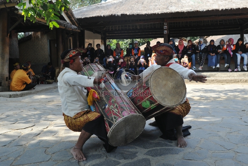 Tradisi tari gendang beleq di Lombok