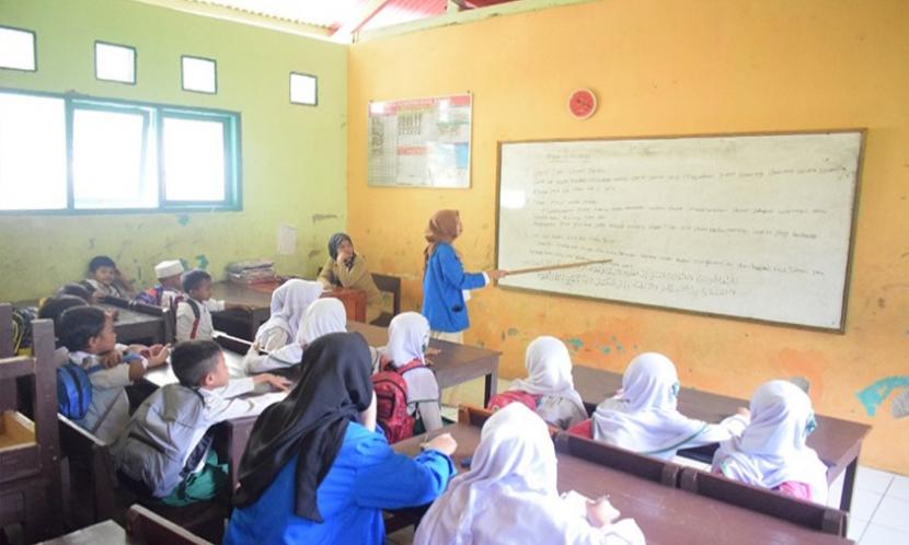 Para guru merasa terbantu dengan kehadiran mahasiswa peserta BSI Explore dari Kampus Digital Kreatif Universitas BSI kampus Bogor.