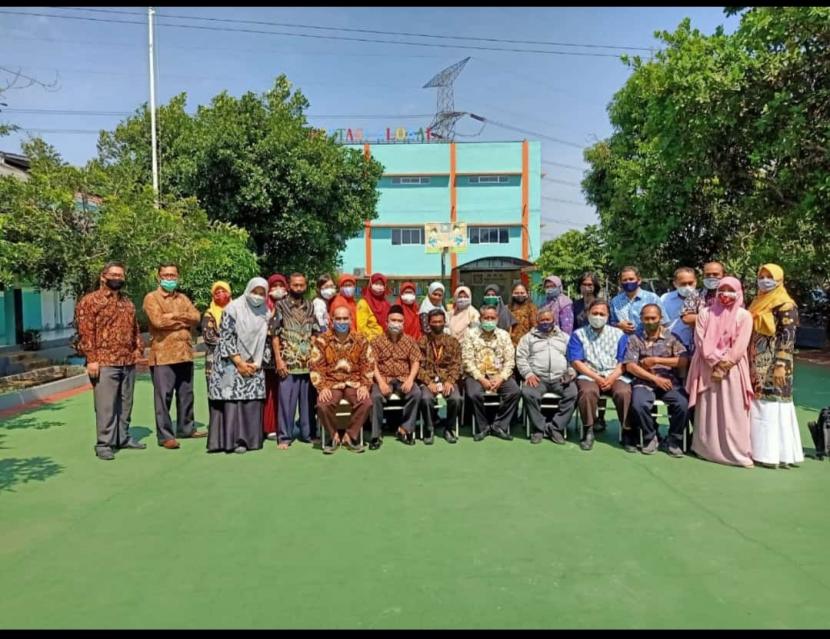 Para guru Sekolah Prestasi Global Depok, Jawa Barat.