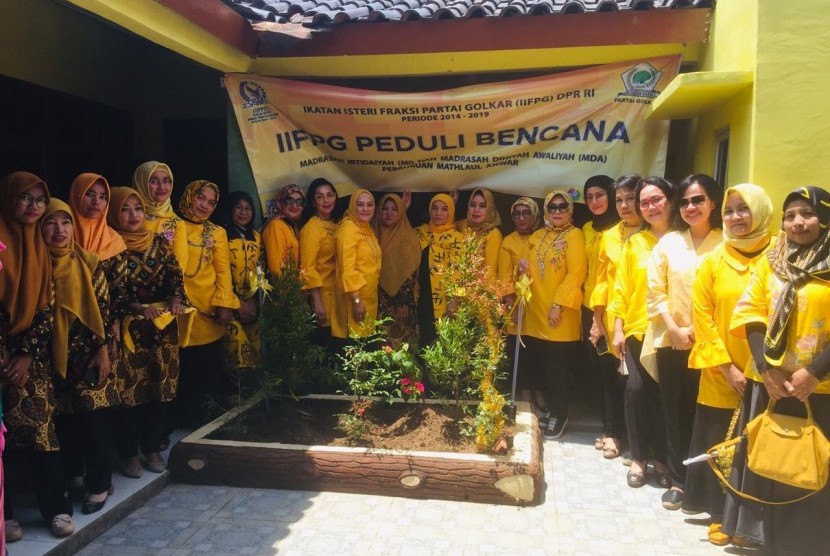 Para Istri Legislator Golkar Gelar Baksos di Madrasah Terdampak Tsunami Banten