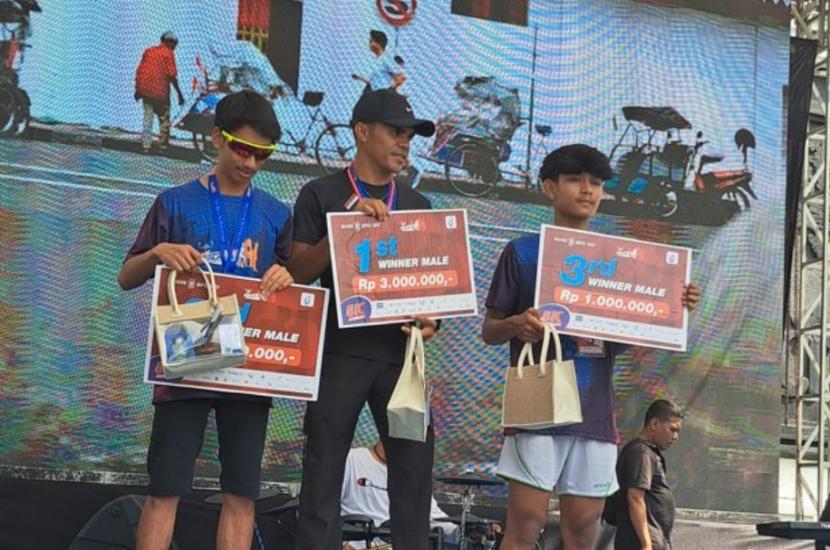 Para juara event Lomba Marathon untuk mendukung heritage dan sport tourism yang diikuti 2.000 peserta sukses diselenggarakan oleh Bank Pembangunan Daerah (BPD) DIY, yang bertajuk Malioboro Run BPD DIY 2022 pada Ahad (11/12/2022).