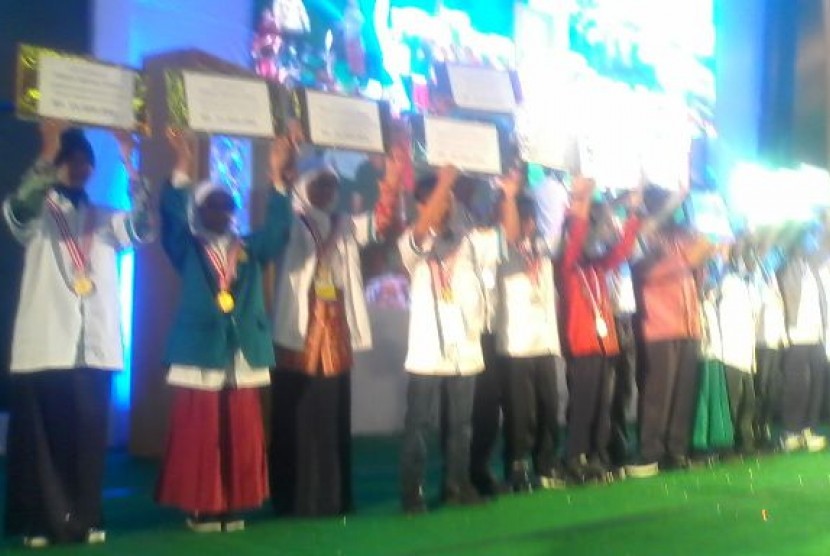 Para juara KOmpetesi Sains Madrasah (KSM) Nasional 2014