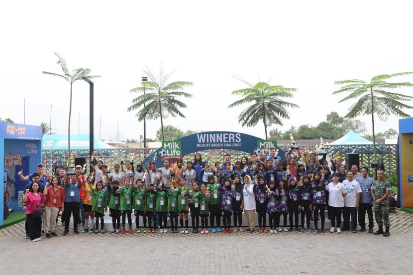 Para juara MilkLife Soccer Challenge Tangerang Series 1 2024