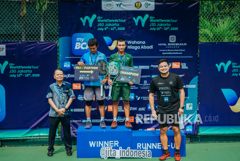Para juara Turnamen Seri I J60 yaitu ITF JITA Cup Series I J60 yang ke 5 di Hotel Borobudur Jakarta, pada Sabtu (12/7/2025).