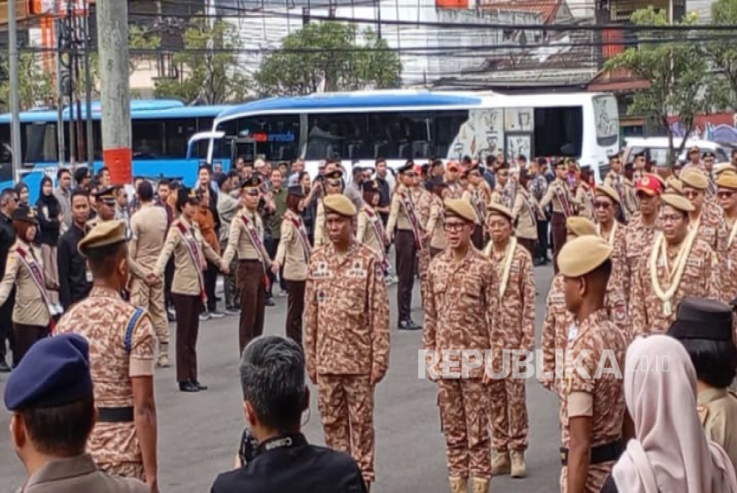 Para kepala daerah peserta retreat gelombang kedua tiba di IPDN Bandung, Ahad (22/6/2025).