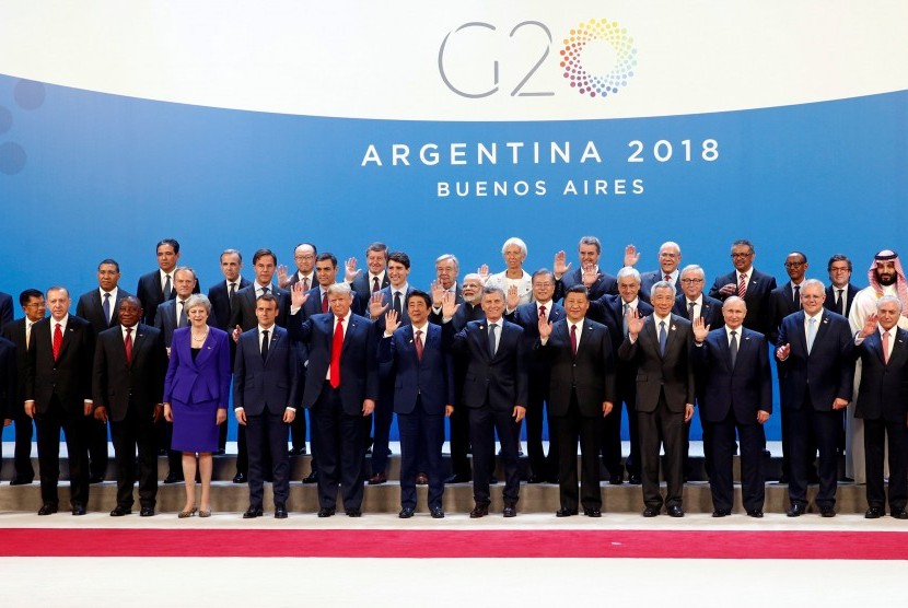 Para Kepala Negara atau yang mewakili peserta KTT G20, berfoto bersama pada pembukaan KTT G20, di Buenos Aires, Argentina, Jumat (30/11/2018).