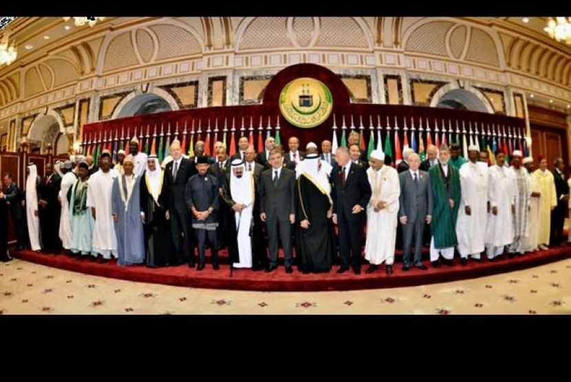 Para menteri luar negari anggota Organisasi Kerjasama Islam (OIC) dalam sesi befoto bersama. (ilustrasi)