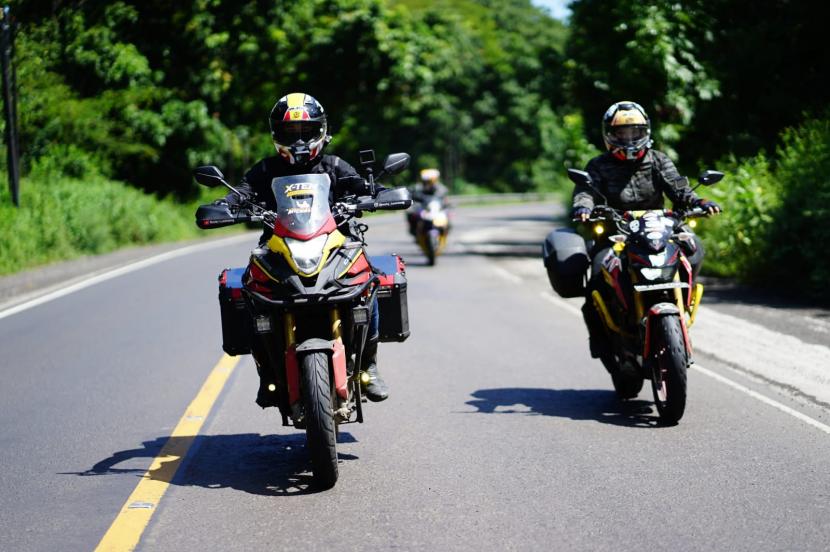 Para motovlogger melakukan perjalanan Depok-Mandalika dalam menyambut MotoGP Mandalika beberapa waktu lalu untuk menguji oli X-Ten.