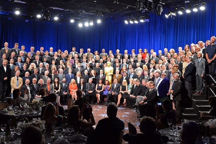 Para nominator Oscar 2013 berfoto bersama setelah jamuan makan siang