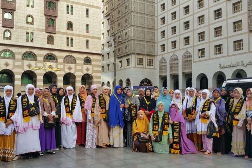 Para pedagang Pasar Maros dan Pasar Polewali melaksanakan umrah, 3-13 Maret 2016.