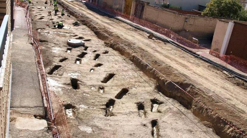 Perbaikan Jalan Ungkap Pemakaman Islam Kuno di Spanyol. Para pekerja menemukan pemakaman Muslim kuno dari abad delapan saat perbaikan jalan di Tauste, dekat Zaragoza di timur laut Spanyol.