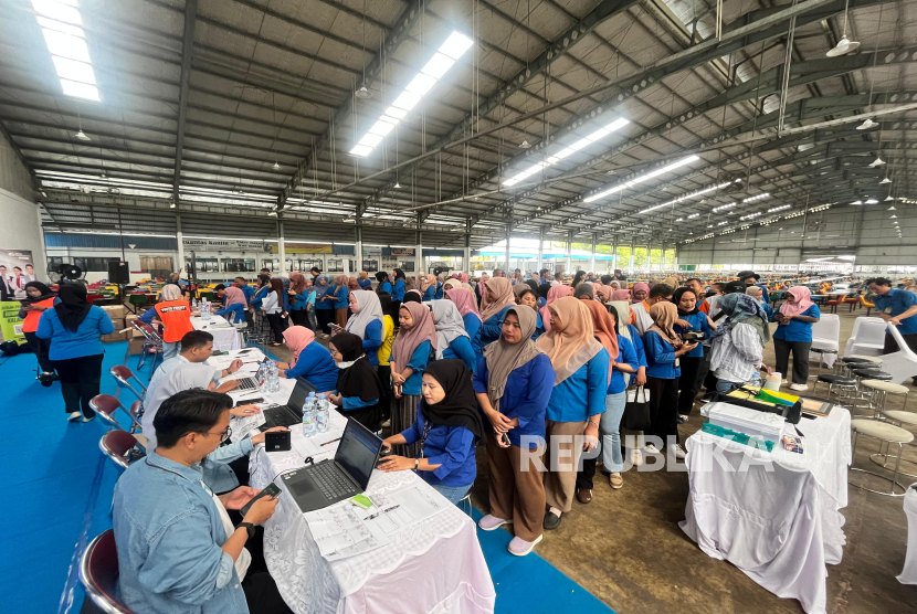 Para pekerja PT Chang Shin Indonesia mengaktifkan JMO