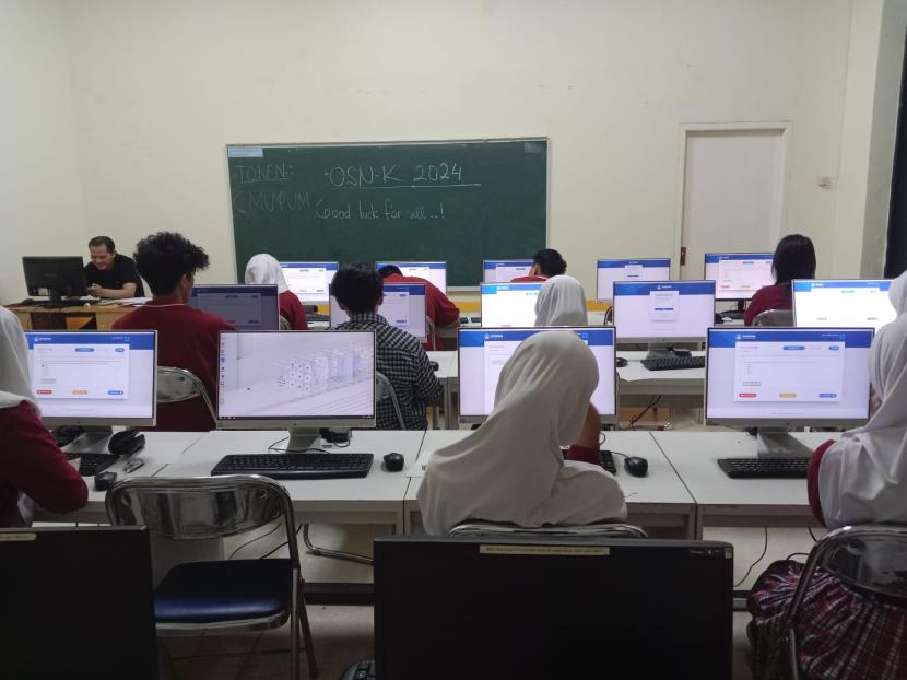 Para pelajar SMA Pribadi Bandung mengikuti OSN tingkat kabupaten/kota (OSN-K) 2024 yang diadakan di seluruh Indonesia dan luar negeri pada tanggal 25-27 Maret 2024.