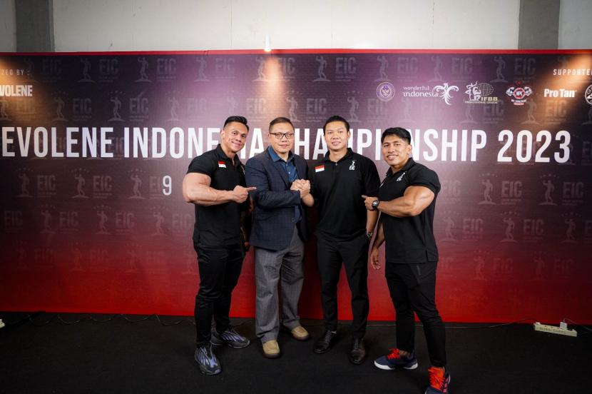Para pelaksana acara Evolene Indonesia Championship 2023 di Jakarta, Ahad (9/7/2023).