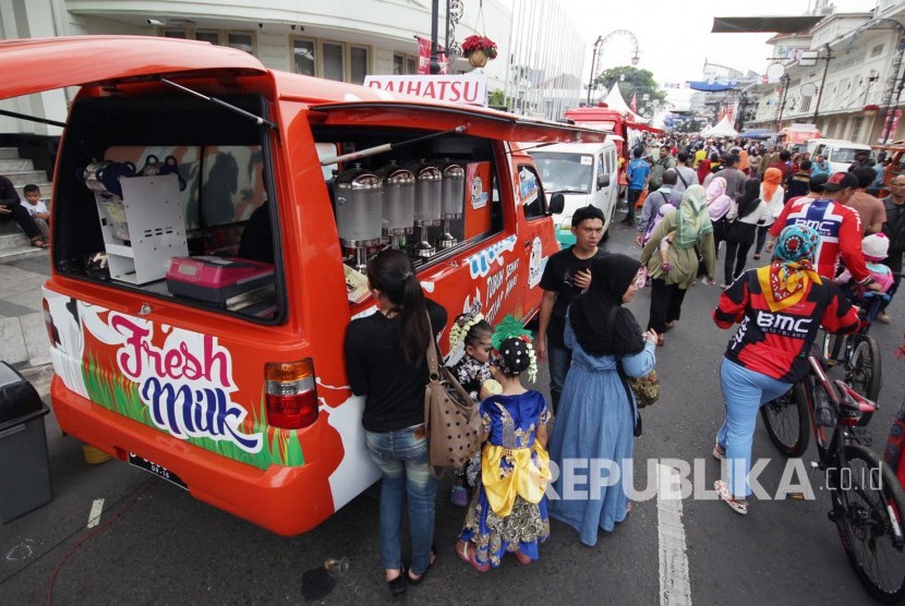 Entrepreneurs in Bandung city offer their product through Mobile Store at Asia Afrika street. 