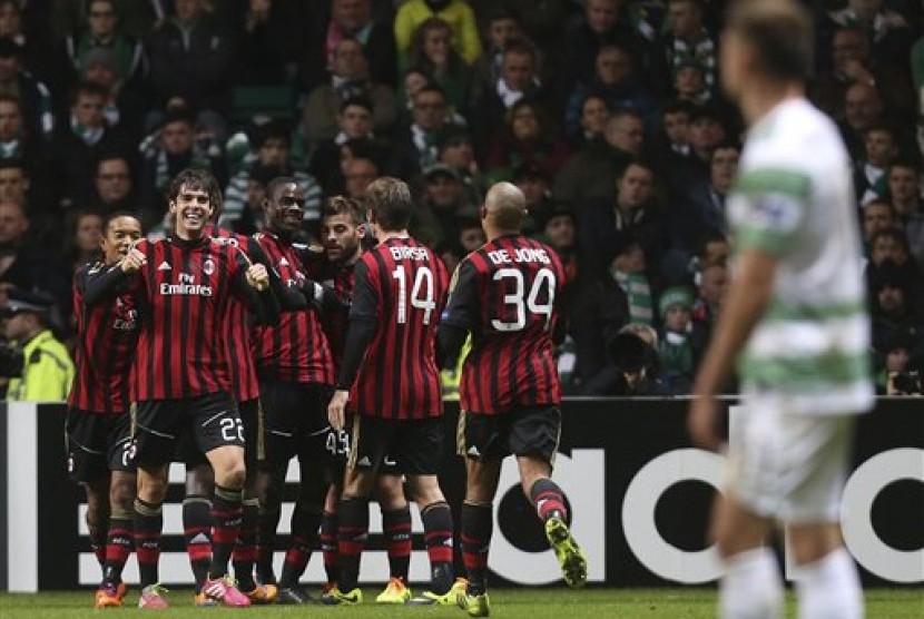 Para pemain AC Milan merayakan gol di Liga Champions.