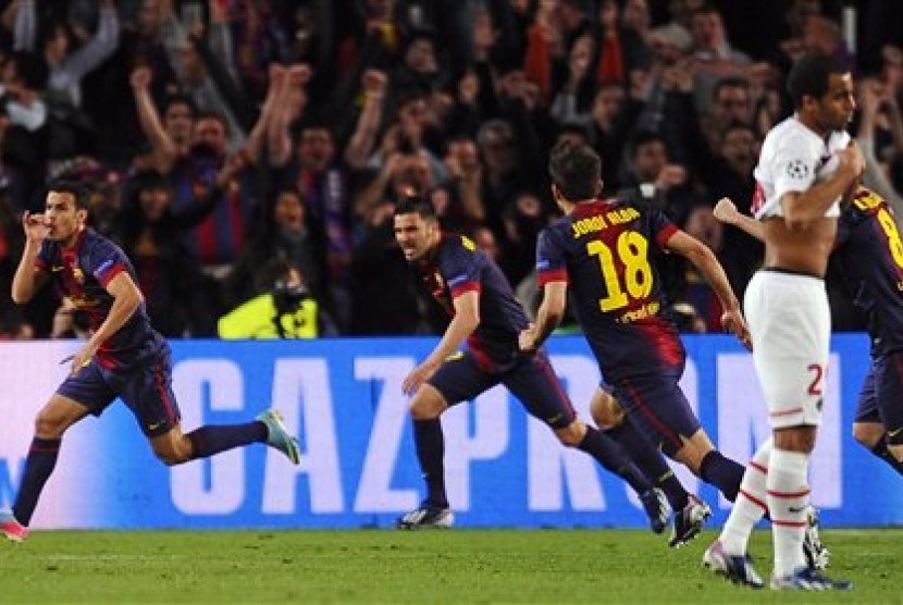 Para pemain Barcelona merayakan gol yang dicetak Pedro ke gawang PSG, Kamis (11/4) dini hari WIB.