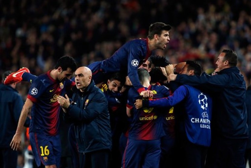 Para pemain Barcelona merayakan kemenangan atas PSG di Liga Champions.