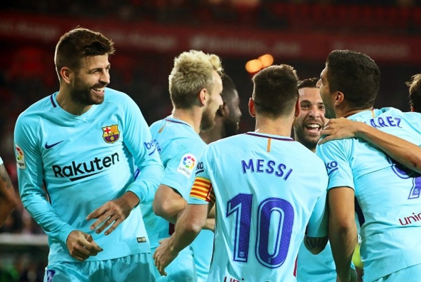 Para pemain Barcelona merayakan keunggulan 2-0 atas Athletic Bilbao.