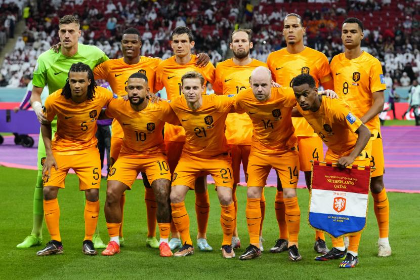 Para pemain timnas Belanda berpose menjelang pertandingan belum lama ini.