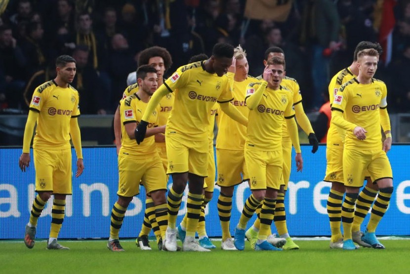 Para pemain Borussia Dortmund merayakan gol. Ilustrasi