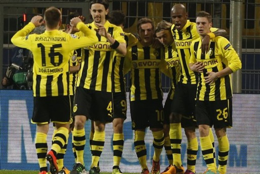 Para pemain Borussia Dortmund merayakan keberhasilannya mengalahkan Shakhtar Donetsk di 16 besar Liga Champions.