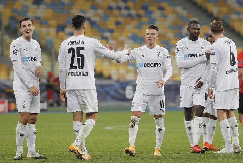Para pemain Borussia Moenchengladbach berpesta enam gol tanpa balas ke gawang Shakhtar Donetskpada pertandingan ketiga Grup B Liga Champions kedua timdi Stadion NSK Olimpiyskiy, Kiev, Rabu dini hari WIB.