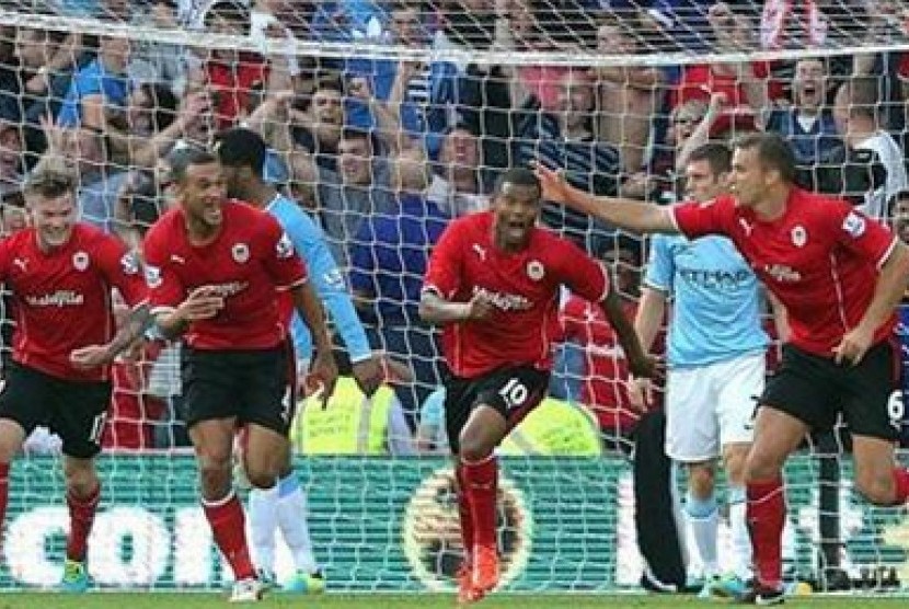 Para pemain Cardiff City merayakan gol ke gawang Manchester City.