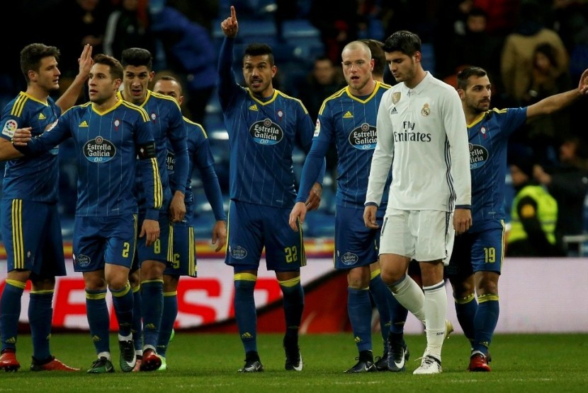 Para pemain Celta Vigo merayakan gol ke gawang Real Madrid pada pertandingan leg pertama perempat final Copa del Rey, Kamis (19/1) dini hari WIB.