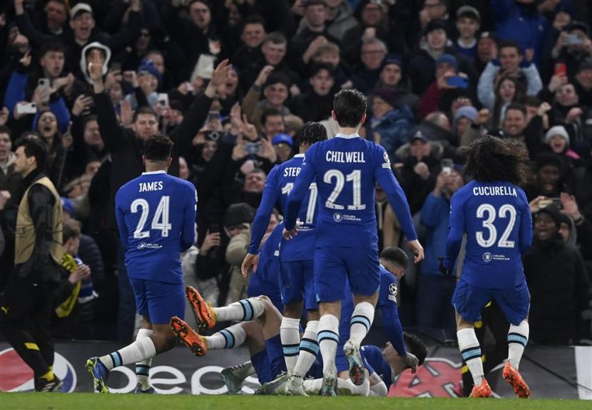 Para pemain Chelsea merayakan gol Kai Havertz ke gawang Borussia Dortmund di Liga Champions.