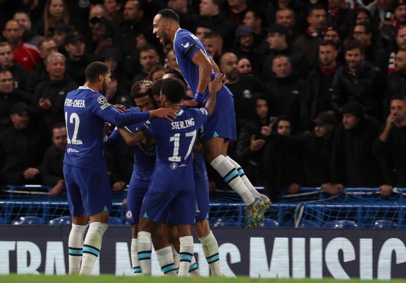 Para pemain Chelsea merayakan gol ke gawang AC Milan pada penyisihan grup F Liga Champions di Stadion Stamford Bridge, London, Inggris, Kamis (6/10/2022) dini hari WIB. 