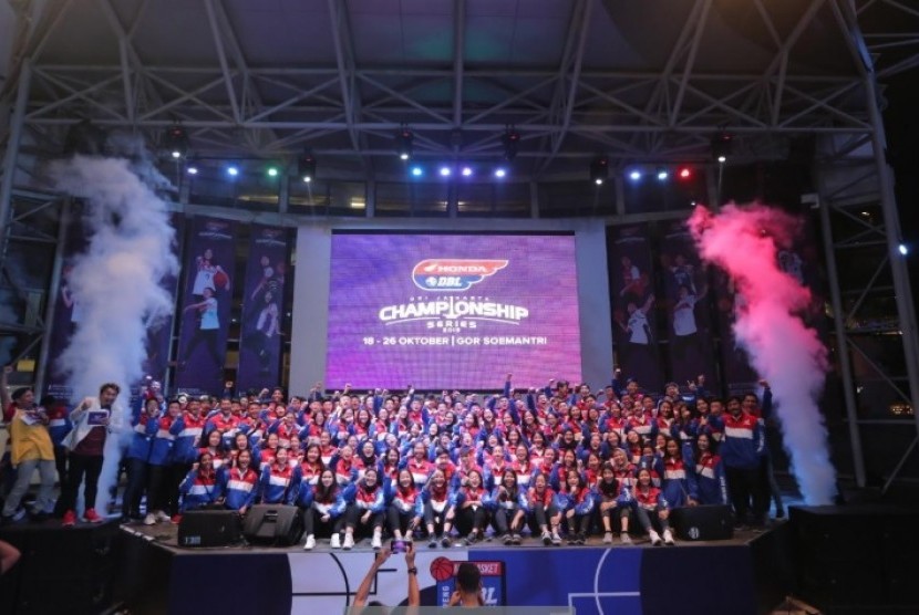 Para pemain dari 16 tim peserta Honda DBL Jakarta Championship Series 2019.