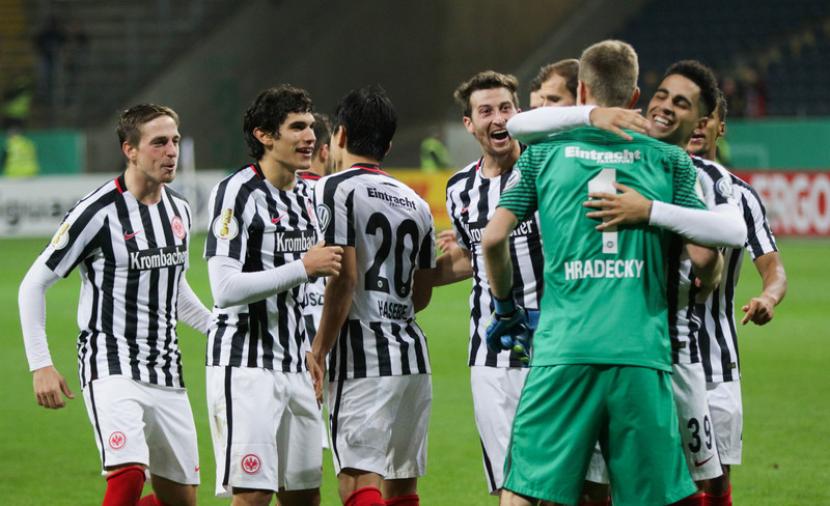 Para pemain Eintracht Frankfurt merayakan kemenangan dalam pertandingan Piala Jerman atau DFB Pokal (ilustrasi).